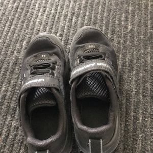 Black Under Armour Boys athletic shoes. Size 13.5K